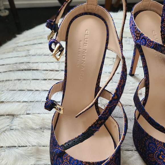 Club Monaco Meradyth Pump - Picture 4 of 8